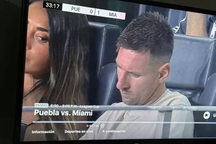 Antonella Roccuzzo'nun Messi'nin telefonuna bakması sosyal medyada ilgi uyandırdı