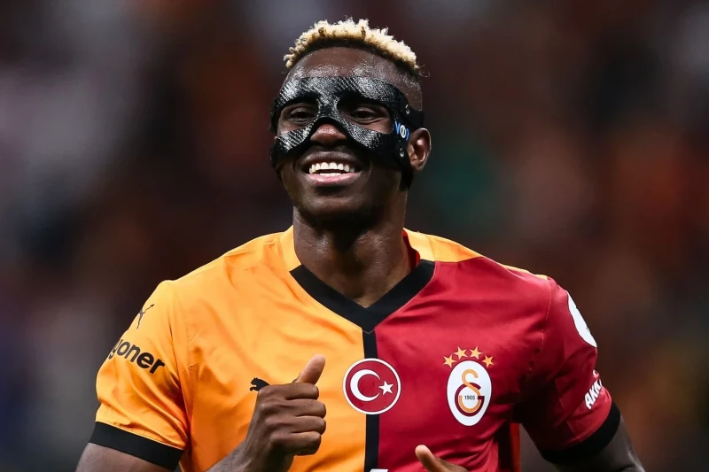 Qalatasaray Osimhen üçün Napoliyə 75 milyon avroluq təklif göndərdi