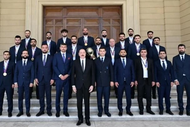 Prezident İlham Əliyev milli komandanı qəbul etdi
