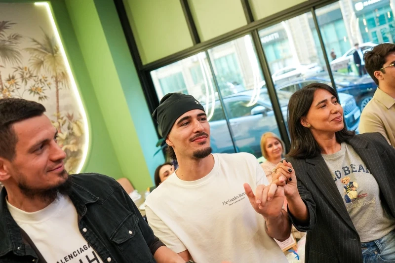 Neftçi futbolcularından otizmli gençlere destek etkinliği