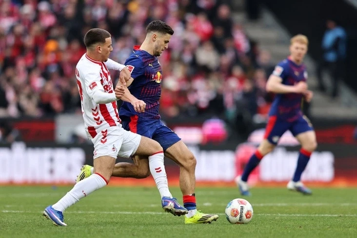 «Лейпциг» победил «Кёльн» в гостях, Баумгартнер оформил дубль