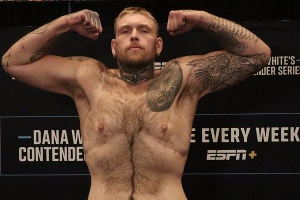 Çəki problemi ilə mübarizədən UFC qələbəsinə: Stiven Asplandın hekayəsi