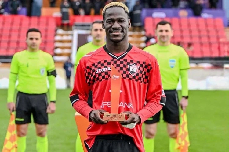 Доми Массумо удостоен награды «Гол месяца»