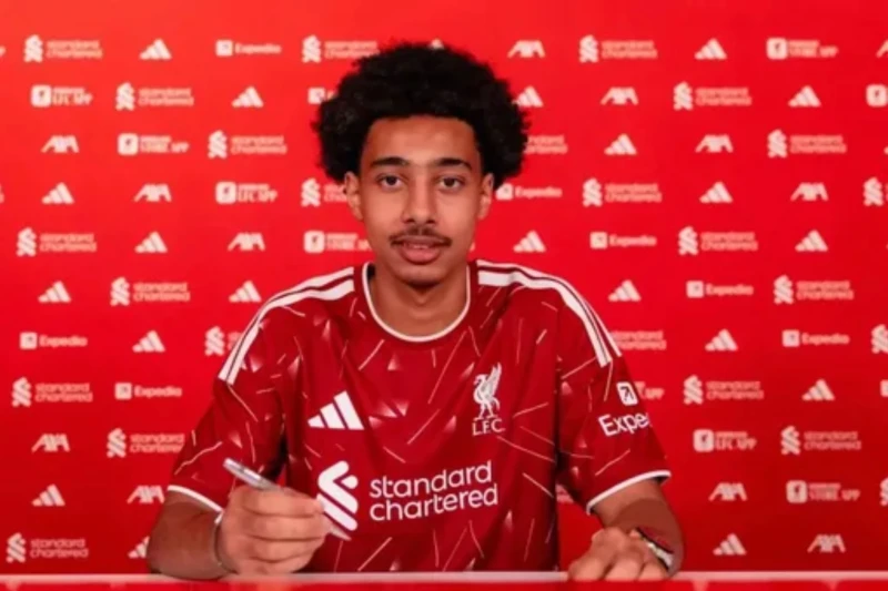 Liverpool 18 yaşlı hücumçunu transfer etdi