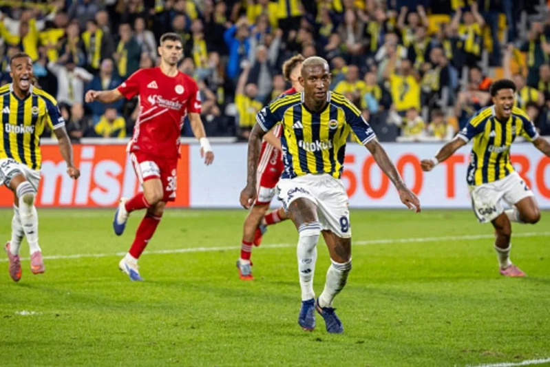 Fənərbaxça Antalyasporu 2:0 hesabı ilə məğlub etdi