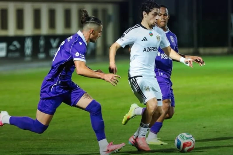 Qarabağ 10 oyunçuyla Sumqayıtda qalib gəldi