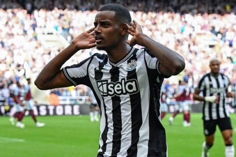 Liverpool, Alexander Isak için Newcastle'a 100 milyon euro teklif edecek