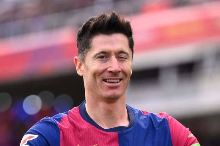 Tomaszewski: Barcelona oyuncuları Lewandowski'ye topu vermiyor, takımdan ayrılmalı