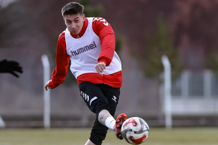 Mert Melikin qol ötürməsi Sivasspora heç-heçə gətirdi