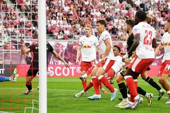Bundesliqa: Qonaqların böyükhesablı qələbələri ilə yadda qalan 4-cü turu