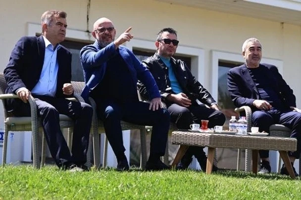 Beşiktaşda kütləvi istefa