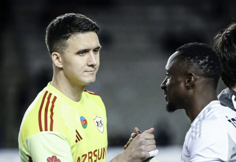 Qarabağın qapıçısı Koxalski üçün Vidzevdən yay transferi cəhdi