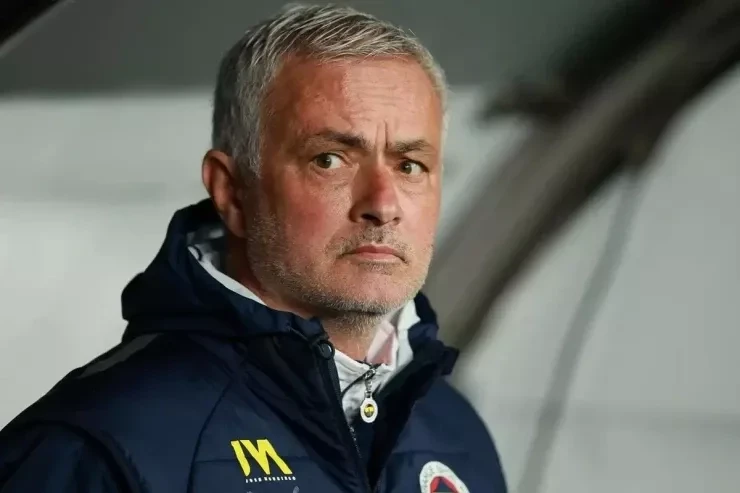 Məğlubiyyətsiz Benfika: Mourinyonun komandası çempionluğu necə itirdi?