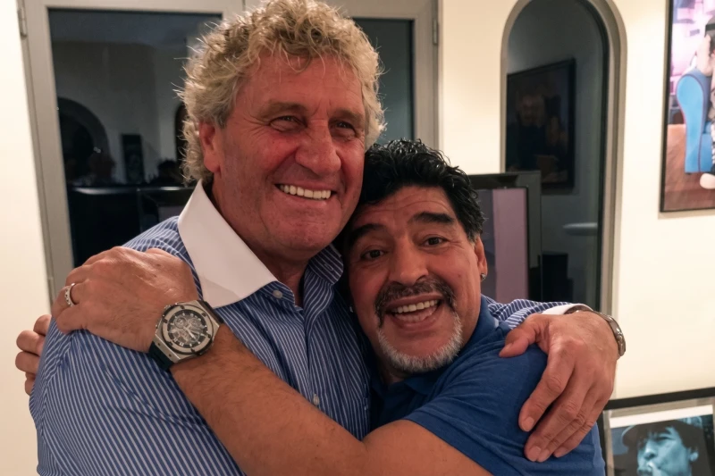 Maradonanın Pfaff ilə dəyişdiyi tarixi forma hərraca çıxarılır