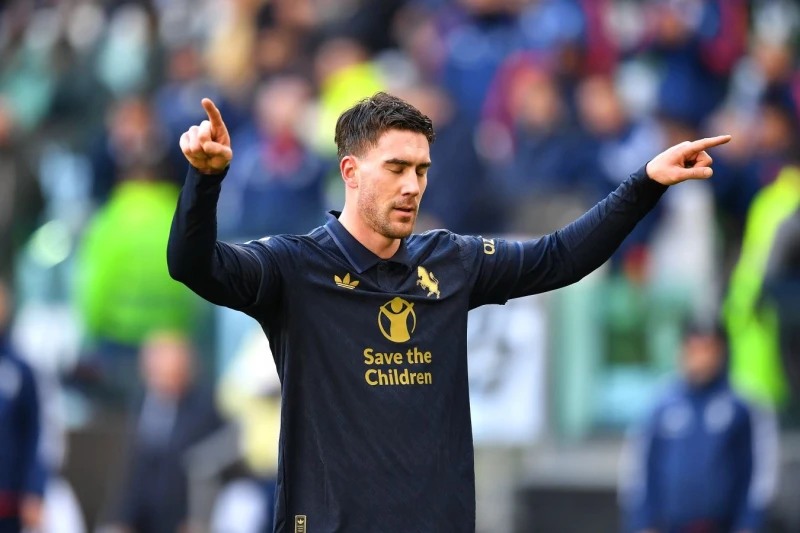 Barselona Levandovskini Vlahoviçlə əvəz etmək üçün pulsuz transfer variantlarını araşdırır