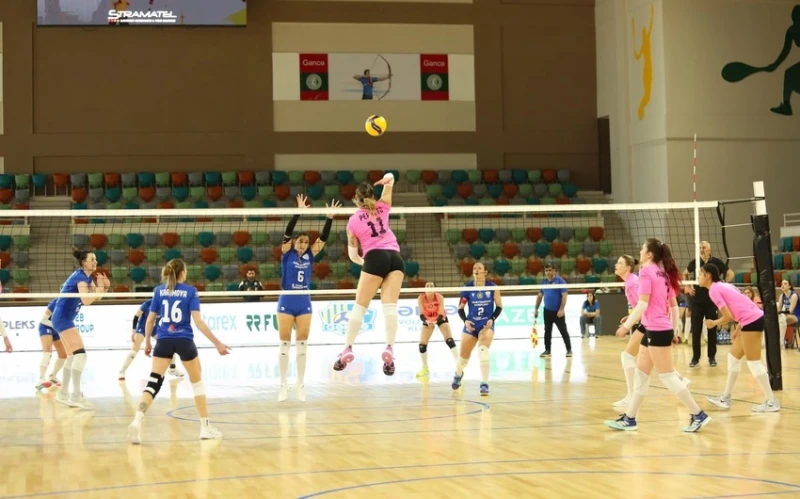 Qadın voleybolçular arasında Azərbaycan çempionatında növbəti turun oyunları keçirilib