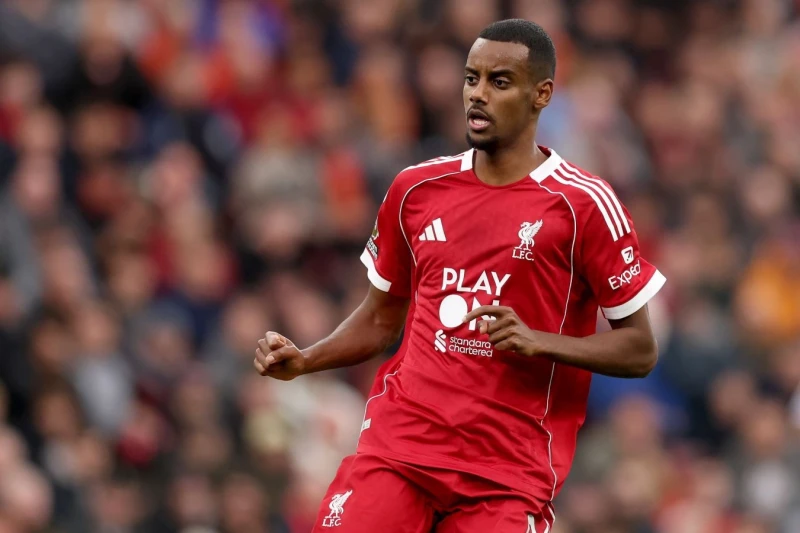 Aleksander İsak ölüm təhdidlərinə görə doberman cinsi it alıb