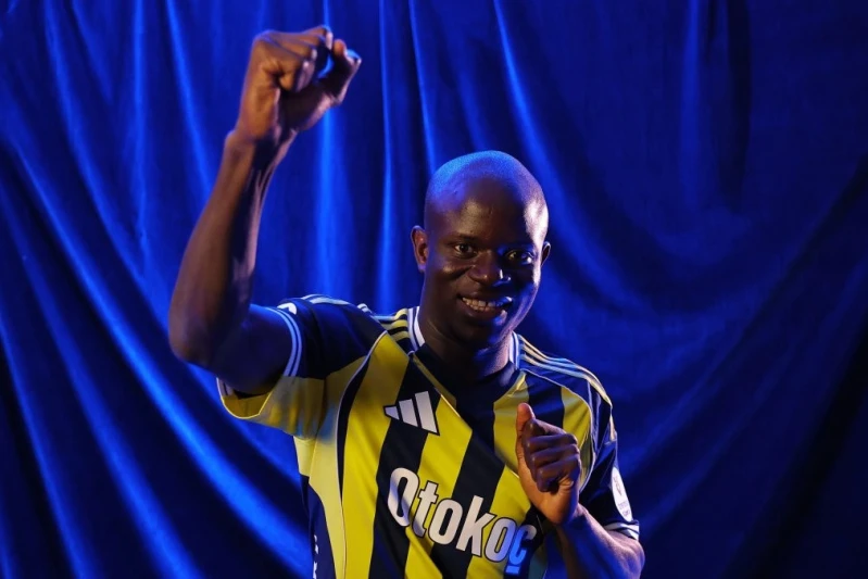 Kante'nin mütevazı ayakkabı seçimi sosyal medyada tartışma yarattı