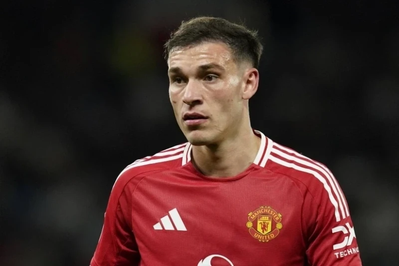 Qalatasaray Manuel Uqarte üçün Mançester Yunaytedə təklif göndərib