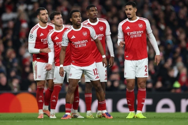 Arsenal, &Ccedil;elsi və Nyukasl Nottingem Forestin yarımmüdafiəçisi Omari Hatçinsonu transfer etmək istəyir