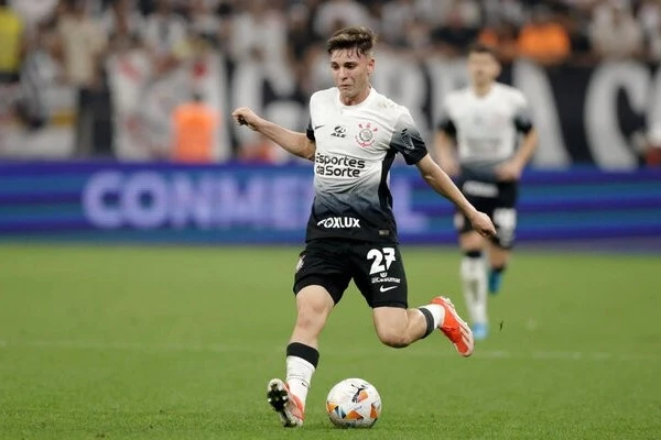 Arsenal və Çelsi Breno Bidon üçün mübarizə aparır