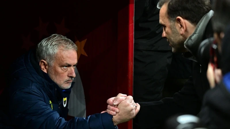 "Fənərbağça" rəsmiləri Joze Mourinyo ilə yolların ayrılmasını tələb edirlər