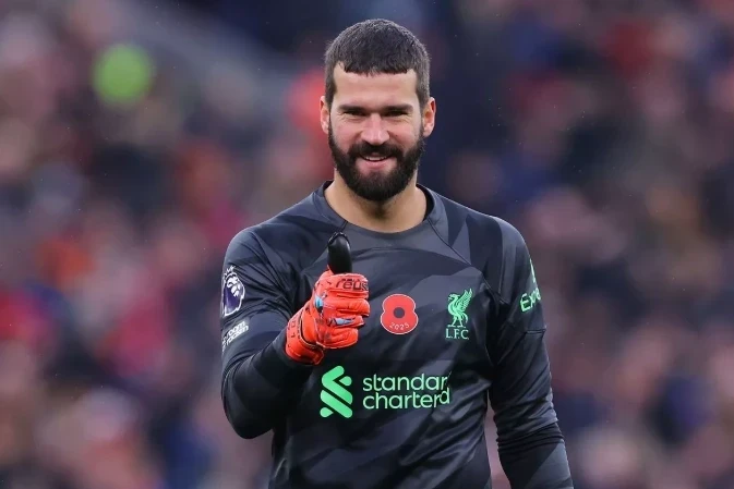Liverpul Alisonu komandada saxlamaq niyyətindədir
