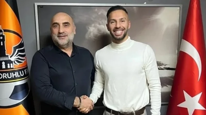 Yasin Öztekin Uşakspora keçib