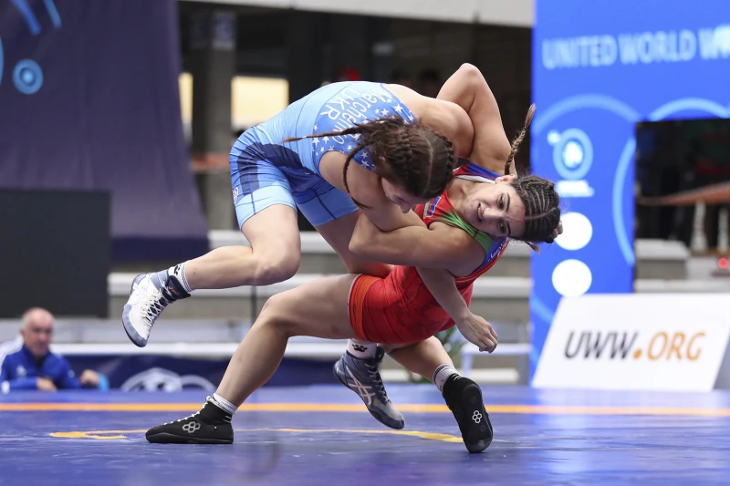 Qadın güləşçilərimiz Macarıstanda təlim-məşq toplanışına başlayıb