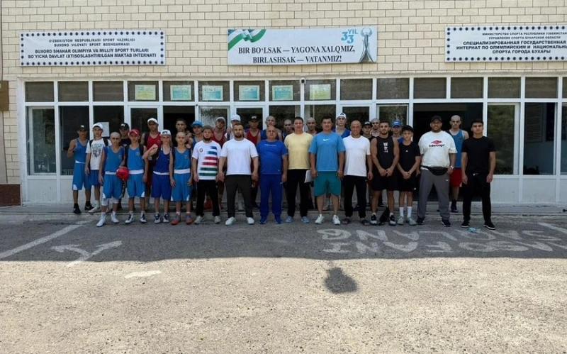 Kadet boksçularımız Özbəkistanda Avropa birinciliyinə hazırlaşır