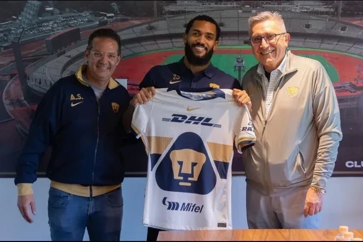 Karabağ'ın eski futbolcusu Juninho Pumas'a transfer oldu