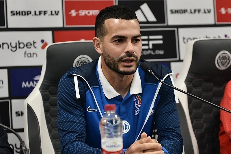 Эмин Махмудов встретился со своими детьми после игры с Францией