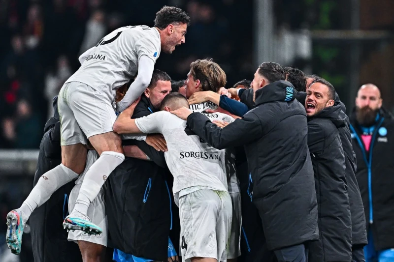 Napoli Genoa Karşısında Zorlu Bir Galibiyet Elde Etti: İtalya Serie A Maçının Sonuçları