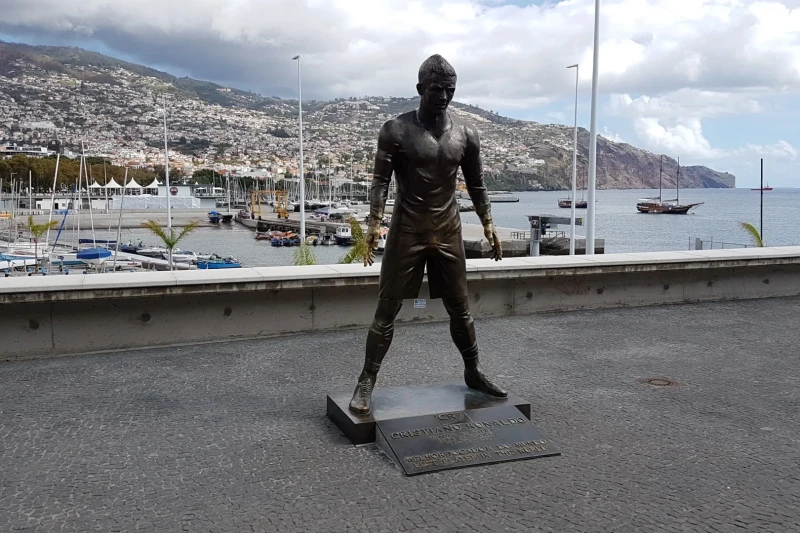 Madeyrada Kriştianu Ronaldunun heykəli vandallığa məruz qalıb, yandırılıb və sosial şəbəkədə paylaşılıb