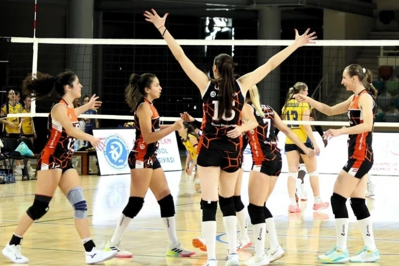 Gence, Kadın Voleybol Süper Ligi'nin 4. turunda DH Volleye yenildi