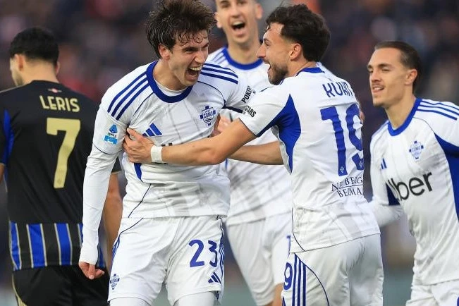 Komo səfərdə Pizanı darmadağın etdi