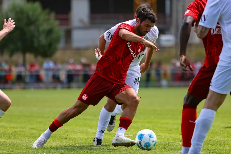 Mahir Emreli's debut match ends in defeat for Kaiserslautern