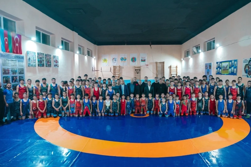 Güləş federasiyası “Lokomotiv”in güləş bölməsini zəruri inventarla təmin edib