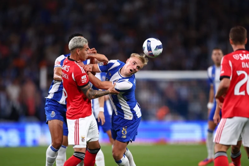 Drama in the Portuguese derby: Benfica catches up with Porto, Mourinho is sent off;