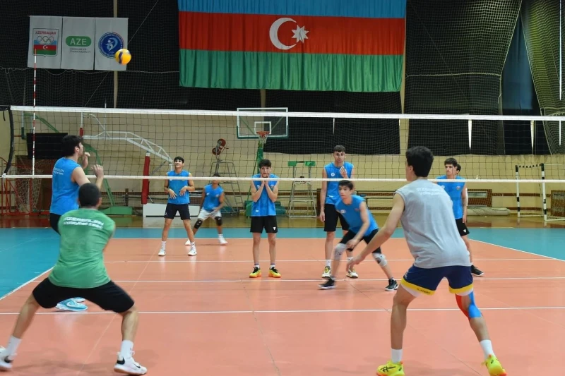 AVF leadership visits training of U-17 boys' volleyball team - PHOTO