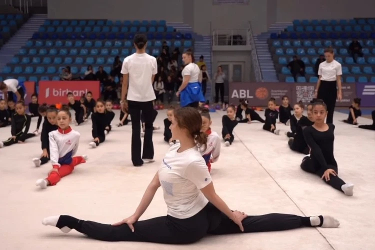Şəkidə bədii gimnastika üzrə milli komanda gənc gimnastlara ustad dərsi keçib