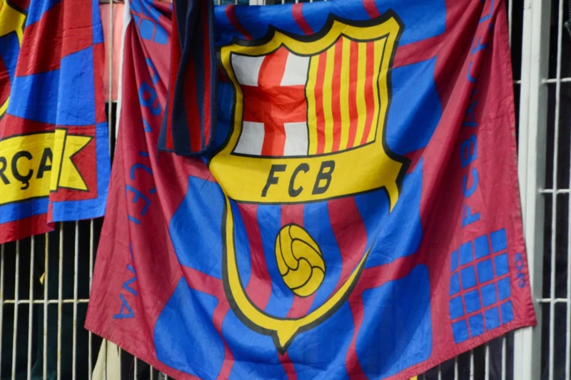 Barselona iki futbolçusunun Antverpenə və Venesiya’ya keçidi açıqlanıb