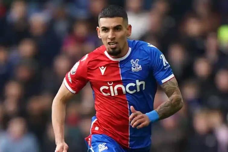 Manchester City, Manchester United and Chelsea compete for Daniel Munoz;