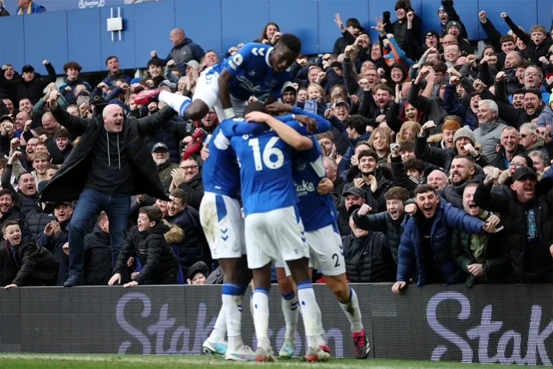 Everton 35 milyon funt sterlinq cərimələndi