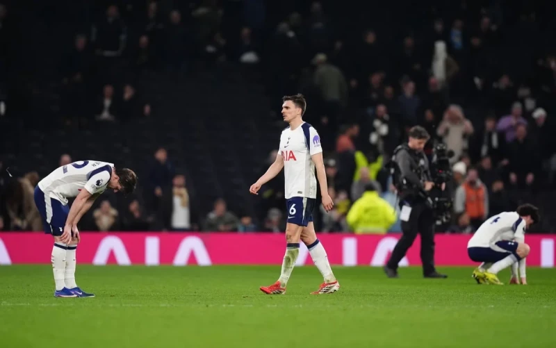 Tottenhem Premyer Liqada ardıcıl 11 oyunda qələbə qazana bilməyərək antirekord müəyyən edib