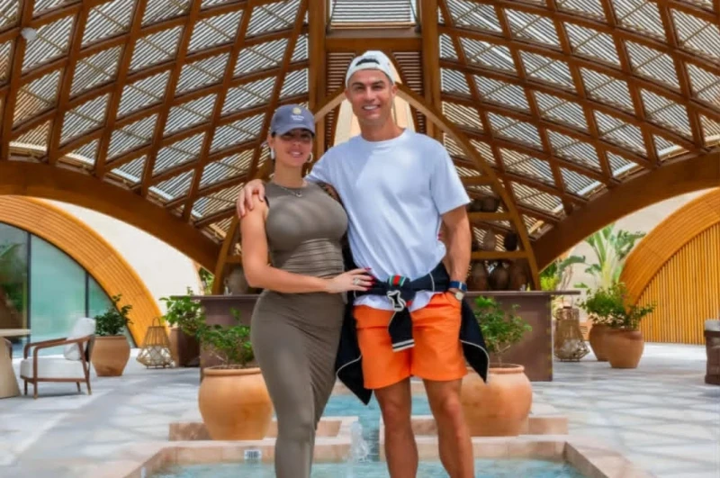 Kriştiano Ronaldo Qırmızı dənizdə iki lüks villa alıb