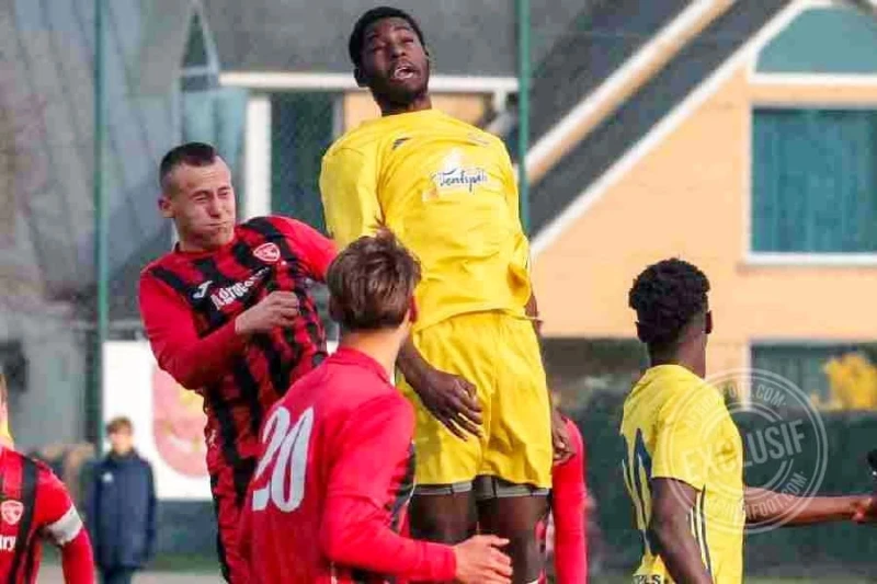 Karabağ Mahamadu Dembele ile görüşmelere başladı