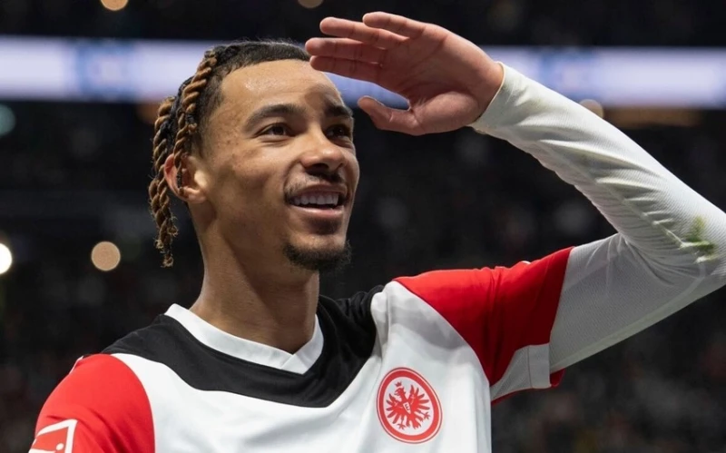 Liverpul Uqo Ekitike ilə 6 illik müqavilə imzalayacaq