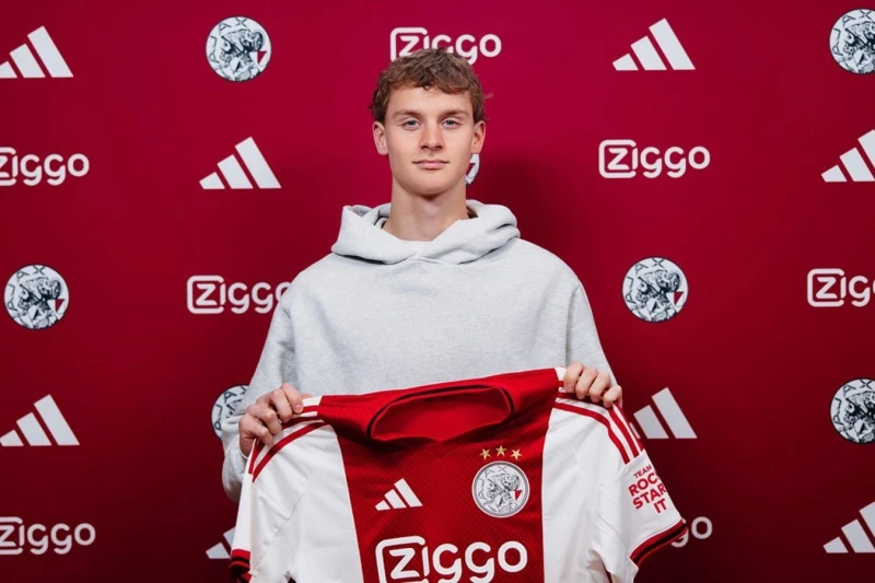 Аякс сравнил трансферы Златана и его сына Максимилиана: Маленький Ибра тоже в Аяксе!