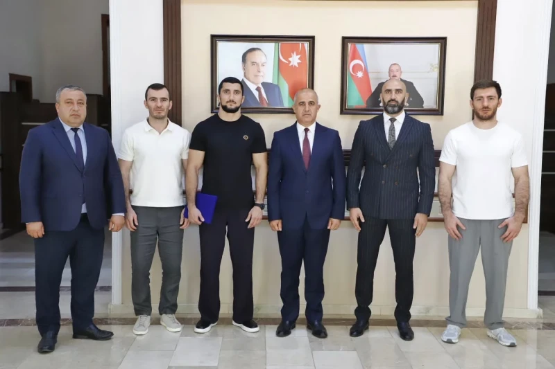 Majid Seyidov presented an honorary certificate to Ferma Hasanova